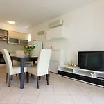 Apartment Lucy